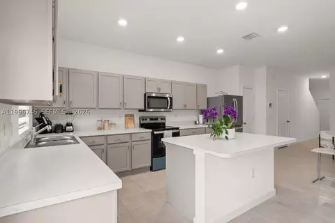 Kitchen - 848 NW 3rd Ter, Pompano Beach, FL 33060 photo 3 of 4