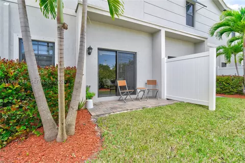 Exterior - 848 NW 3rd Ter, Pompano Beach, FL 33060 photo 2 of 5