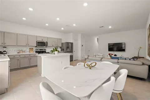 Kitchen - 848 NW 3rd Ter, Pompano Beach, FL 33060 photo 4 of 4