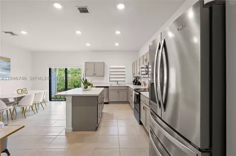 Kitchen - 848 NW 3rd Ter, Pompano Beach, FL 33060 photo 2 of 4