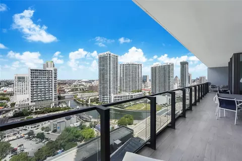 68 SE 6th St #2104, Miami, FL 33131