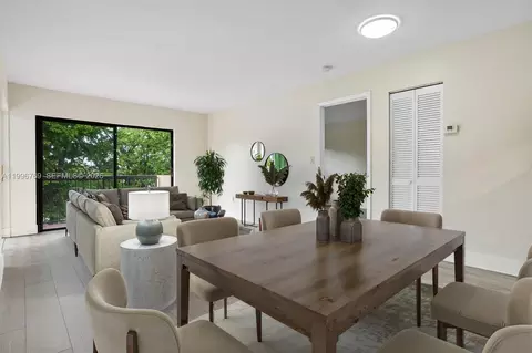 995 SW 84th Ave #309, Miami, FL 33144