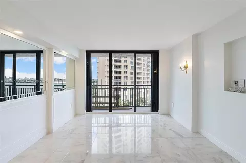 540 Brickell Key Dr #928, Miami, FL 33131