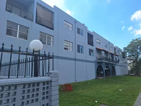 1300 W 53rd St #35, Hialeah, FL 33012
