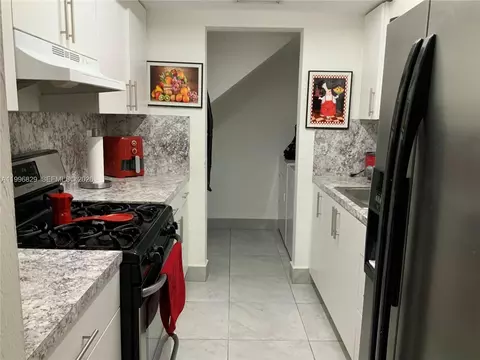 1300 W 53rd St #35, Hialeah, FL 33012