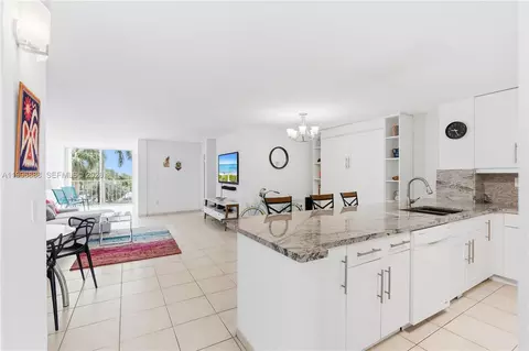 6450 Collins Ave #204, Miami Beach, FL 33141