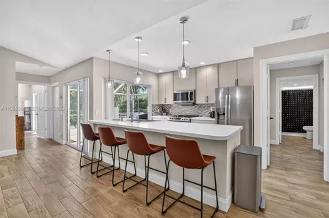 102 Sun Terrace Ct, Palm Beach Gardens, FL 33403