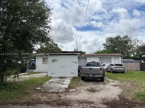 1424 NW 69th St, Miami, FL 33147