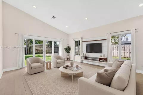 1126 NE 16th Ct, Fort Lauderdale, FL 33305