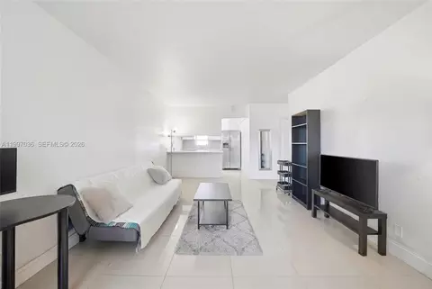 1100 NE 9th Ave #105, Fort Lauderdale, FL 33304