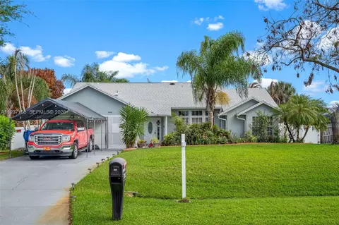 694 SE Karrigan Ter, Port Saint Lucie, FL 34983