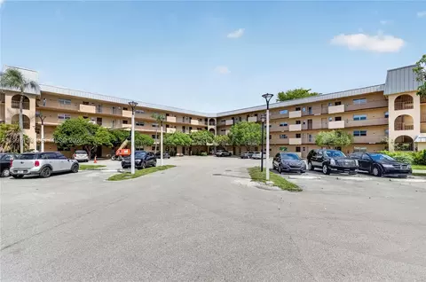 6201 N Falls Cir Dr #207, Lauderhill, FL 33319