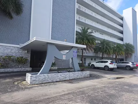 320 NE 12th Ave #703, Hallandale Beach, FL 33009