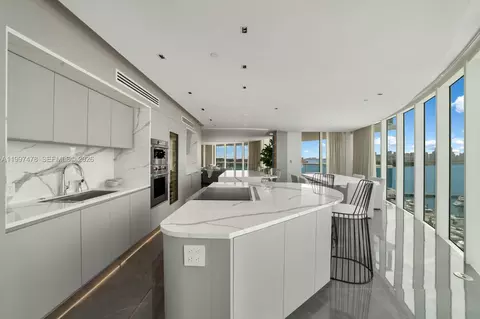1000 S Pointe Dr #901, Miami Beach, FL 33139
