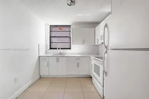 1798 NW 55th Ave #202, Lauderhill, FL 33313