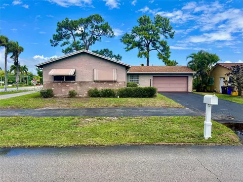 7275 Pine Manor Dr, Lake Worth, FL 33467