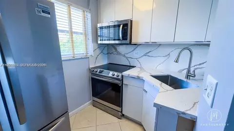 1731 SE 15th St #315, Fort Lauderdale, FL 33316