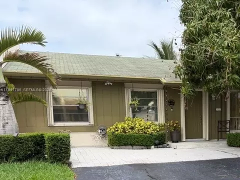 11906 SW 110th St Cir E, Miami, FL 33186