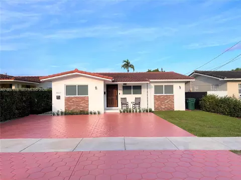 3827 SW 88th Ct, Miami, FL 33165