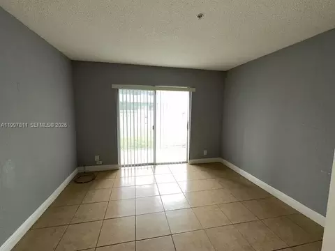 4251 NW 5th St #108, Plantation, FL 33317