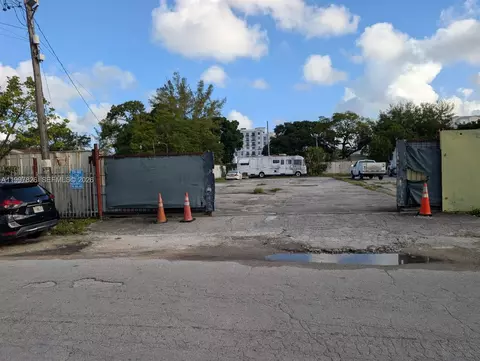 3175 NW 75th St, Miami, FL 33147