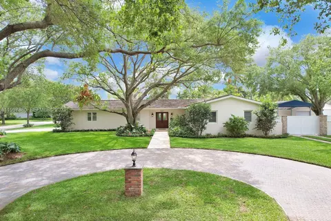 8300 SW 158th St, Palmetto Bay, FL 33157
