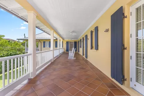 Exterior - 685 Harbor Ln, Key Biscayne, FL 33149 photo 9 of 11