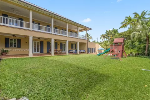 Exterior - 685 Harbor Ln, Key Biscayne, FL 33149 photo 3 of 11