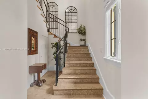Entry Way - 685 Harbor Ln, Key Biscayne, FL 33149 photo 3 of 6