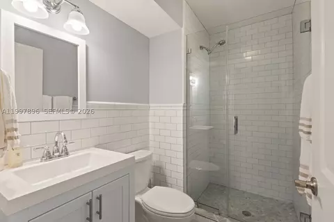 Bath - 685 Harbor Ln, Key Biscayne, FL 33149 photo 8 of 9
