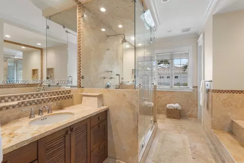 Bath - 685 Harbor Ln, Key Biscayne, FL 33149 photo 2 of 9