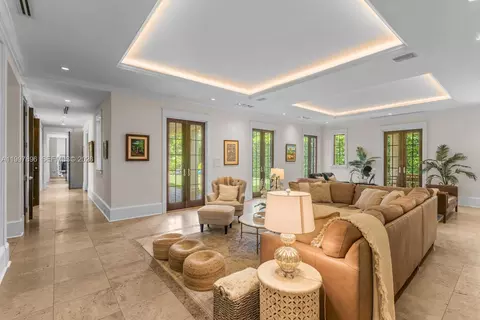 Living - 685 Harbor Ln, Key Biscayne, FL 33149 photo 2 of 4