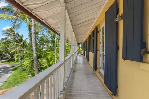 Entry Way - 685 Harbor Ln, Key Biscayne, FL 33149 photo 6 of 6