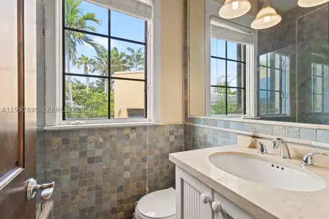 Bath - 685 Harbor Ln, Key Biscayne, FL 33149 photo 9 of 9