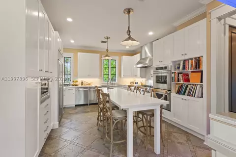 Kitchen - 685 Harbor Ln, Key Biscayne, FL 33149 photo 2 of 3
