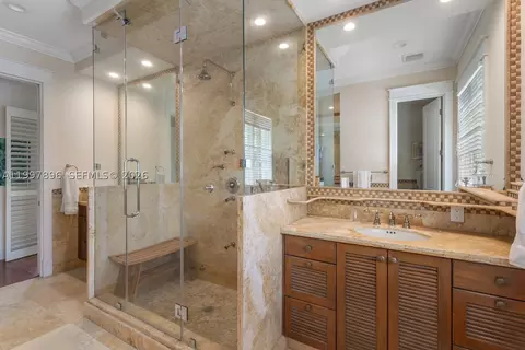 Bath - 685 Harbor Ln, Key Biscayne, FL 33149 photo 4 of 9