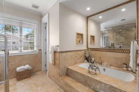 Bath - 685 Harbor Ln, Key Biscayne, FL 33149 photo 3 of 9