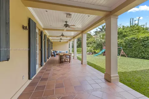 Exterior - 685 Harbor Ln, Key Biscayne, FL 33149 photo 4 of 11