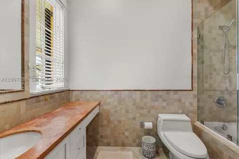 Bath - 685 Harbor Ln, Key Biscayne, FL 33149 photo 7 of 9
