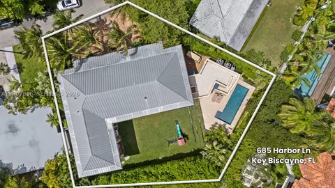 View/Area - 685 Harbor Ln, Key Biscayne, FL 33149 photo 2 of 2