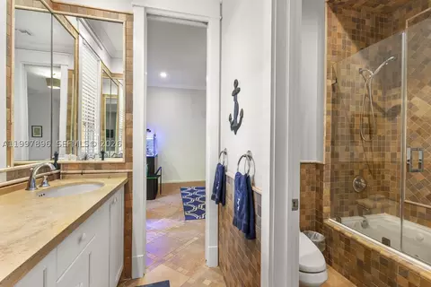 Bath - 685 Harbor Ln, Key Biscayne, FL 33149 photo 6 of 9