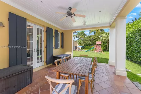 Exterior - 685 Harbor Ln, Key Biscayne, FL 33149 photo 6 of 11