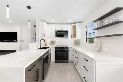 319 Preston H #319, Boca Raton, FL 33434