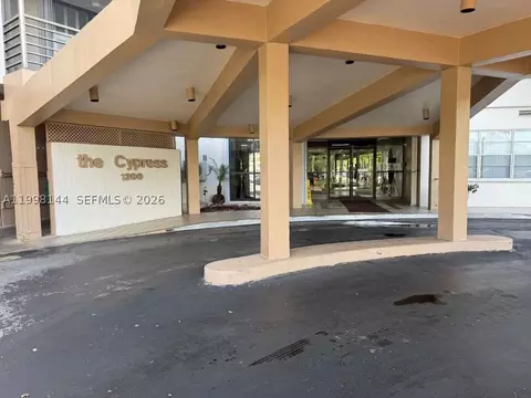 1200 Saint Charles Pl #321, Pembroke Pines, FL 33026