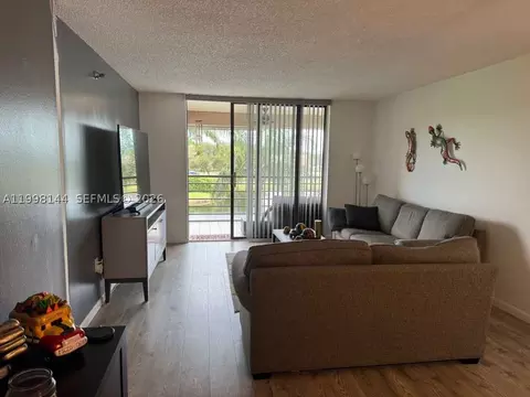 1200 Saint Charles Pl #321, Pembroke Pines, FL 33026