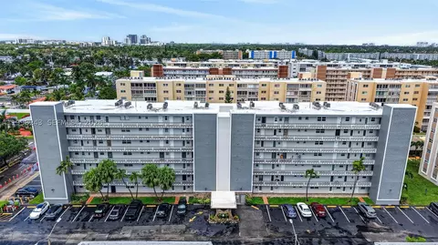 420 NE 12th Ave #202, Hallandale Beach, FL 33009