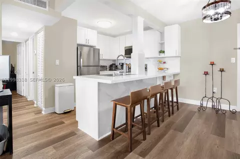 9682 Fontainebleau Blvd #503, Miami, FL 33172