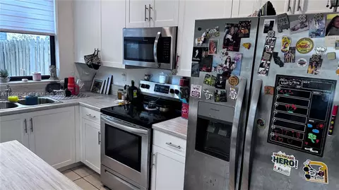 Kitchen - 21404 NE 3rd Path, Miami, FL 33179 photo 2 of 3