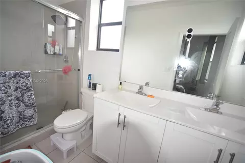 Bath - 21404 NE 3rd Path, Miami, FL 33179 photo 3 of 5
