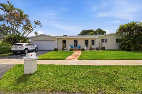 19911 SW 84th Ave, Cutler Bay, FL 33189